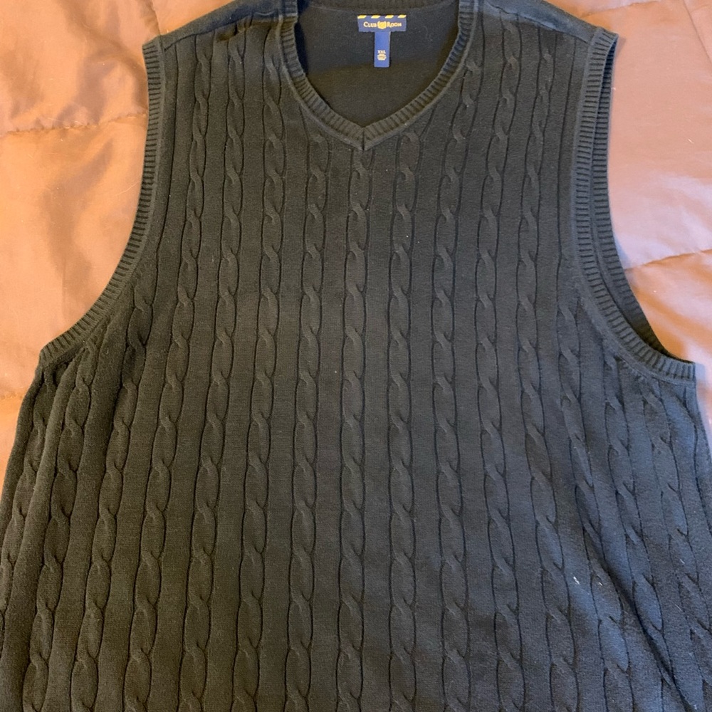 Mens Cotton Sweater Vest, cable knit front, v-neck.